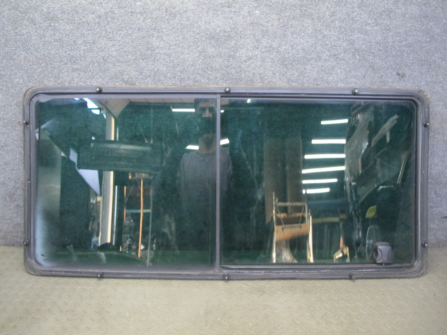 01-03 VW Eurovan T4 Center Middle Left Movable Glass Window OEM