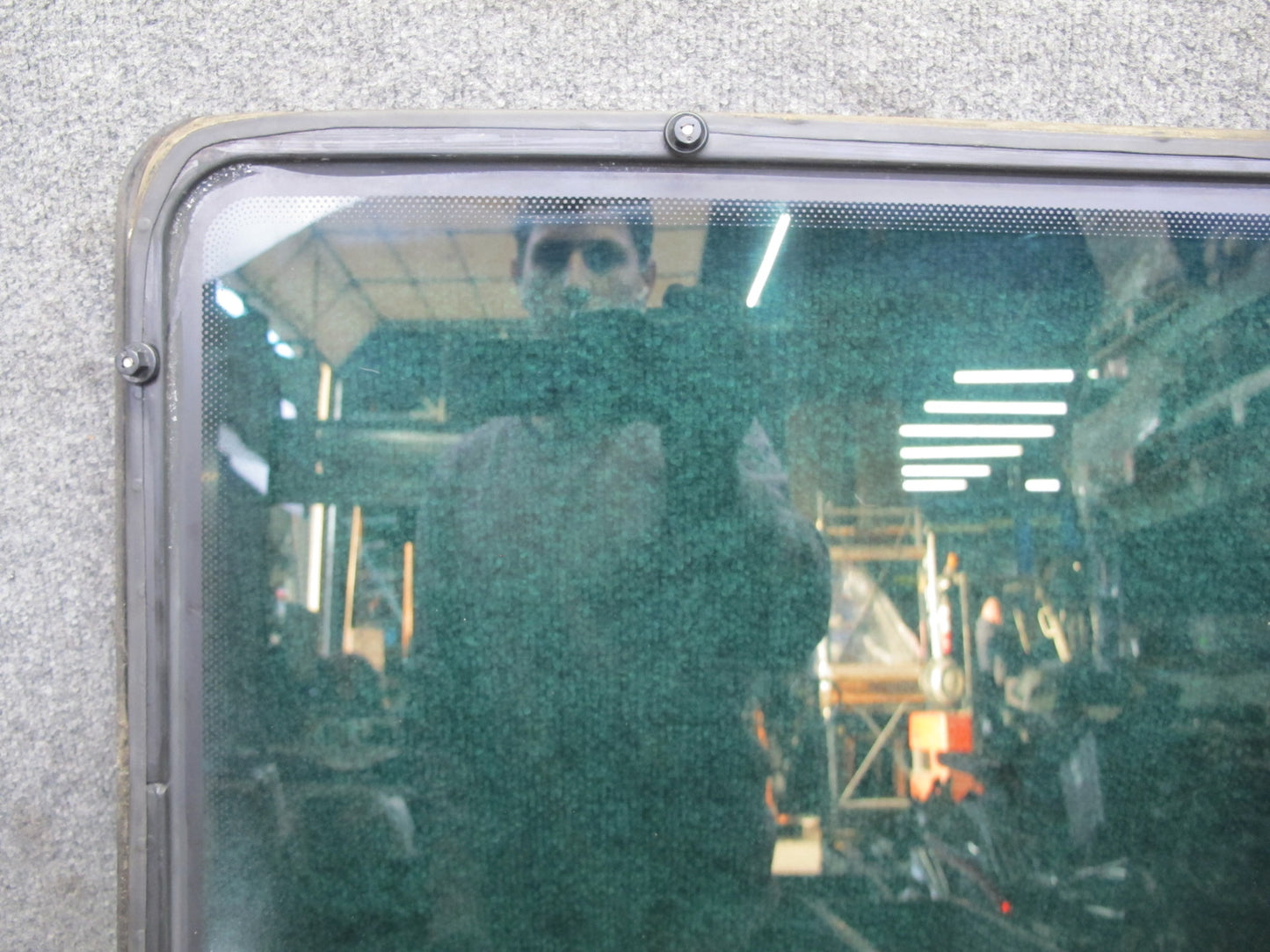 01-03 VW Eurovan T4 Center Middle Left Movable Glass Window OEM