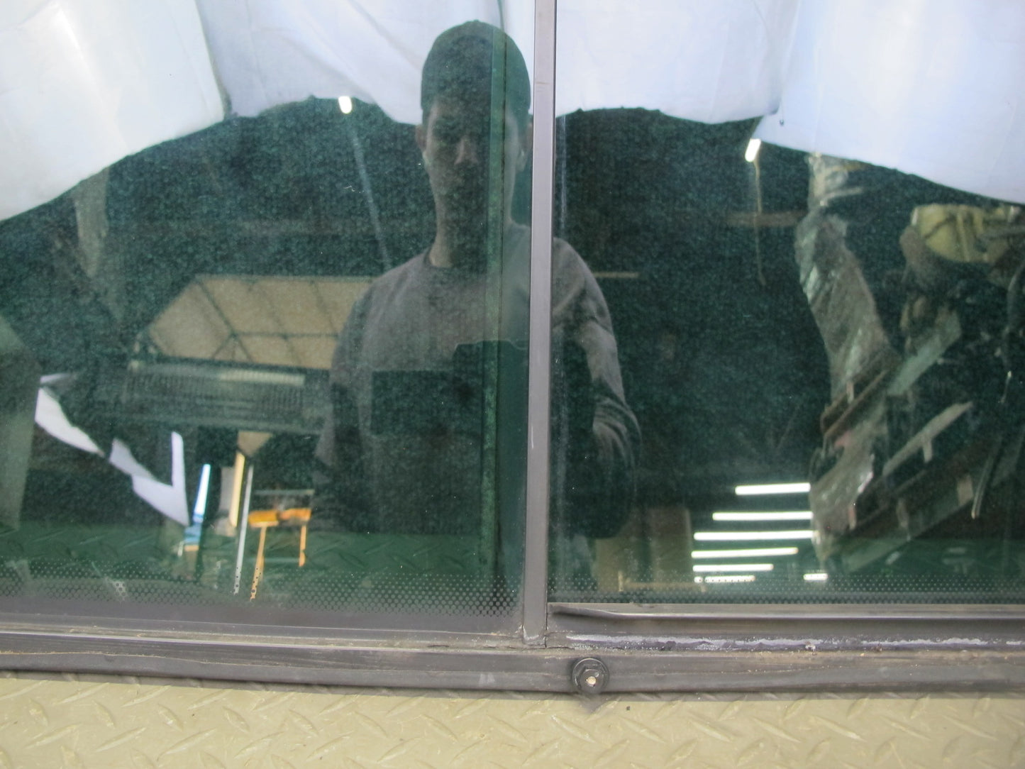 01-03 VW Eurovan T4 Center Middle Left Movable Glass Window OEM