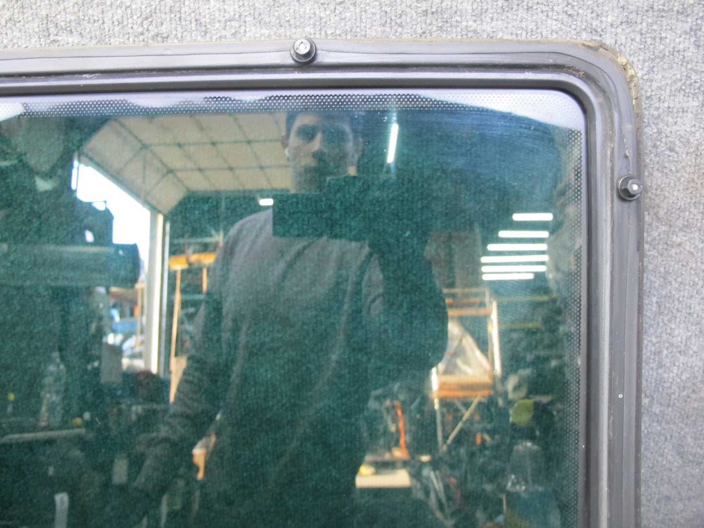 01-03 VW Eurovan T4 Center Middle Left Movable Glass Window OEM