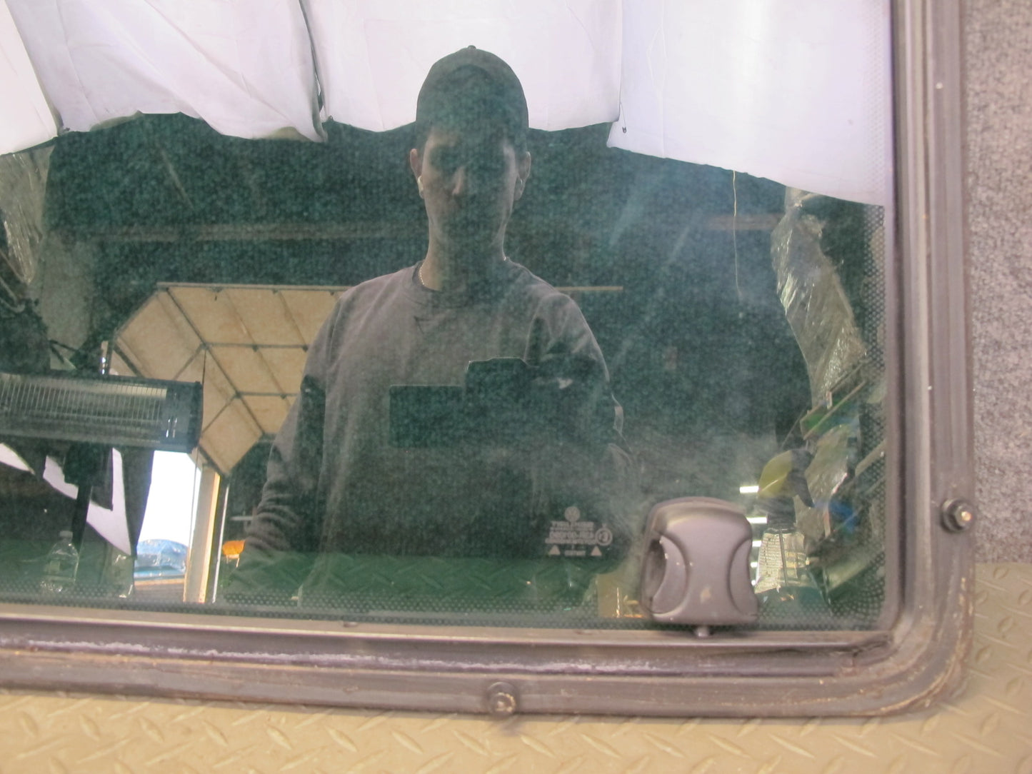 01-03 VW Eurovan T4 Center Middle Left Movable Glass Window OEM