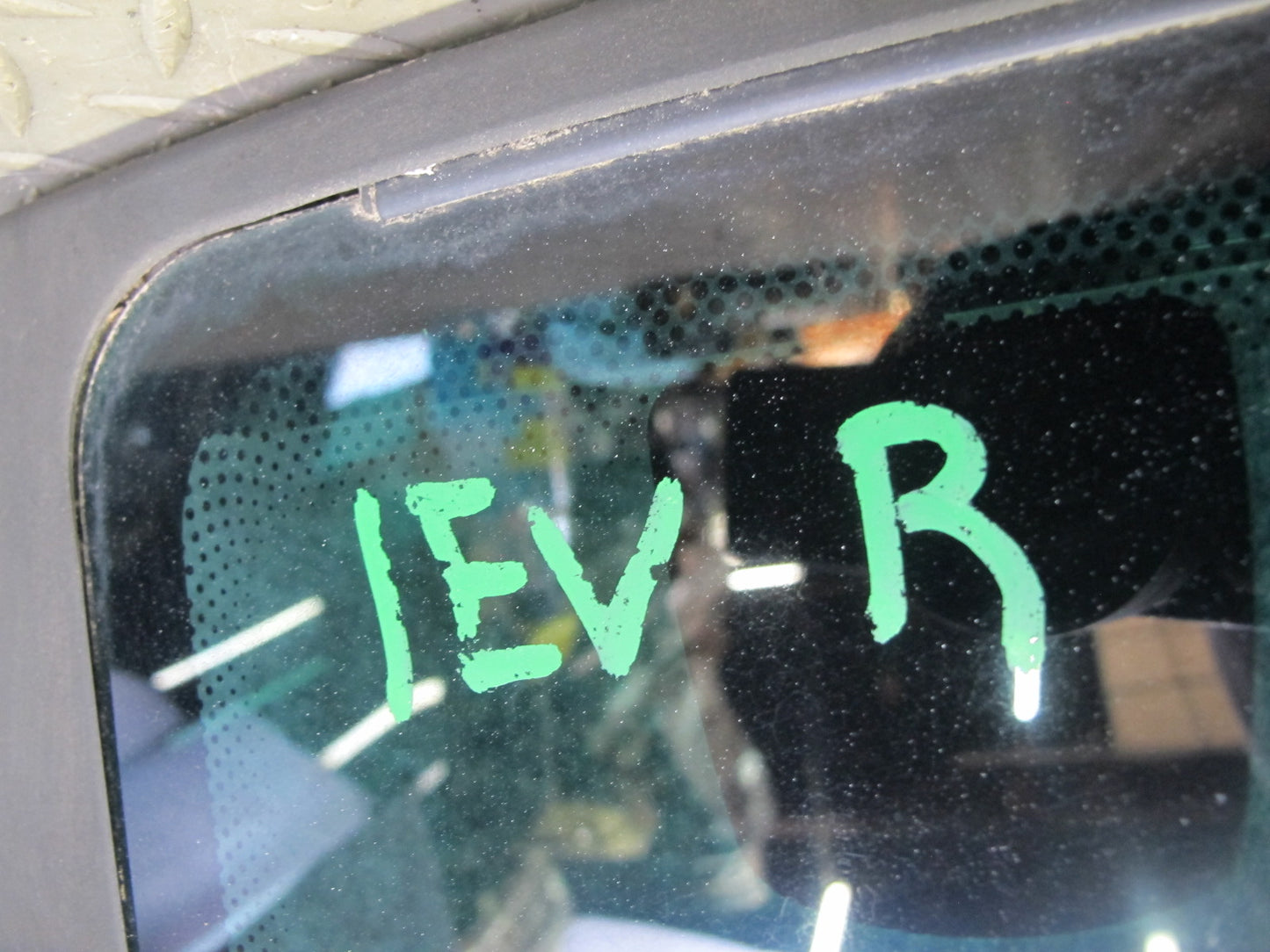 01-03 VW Eurovan T4 Center Middle Right Movable Glass Window OEM