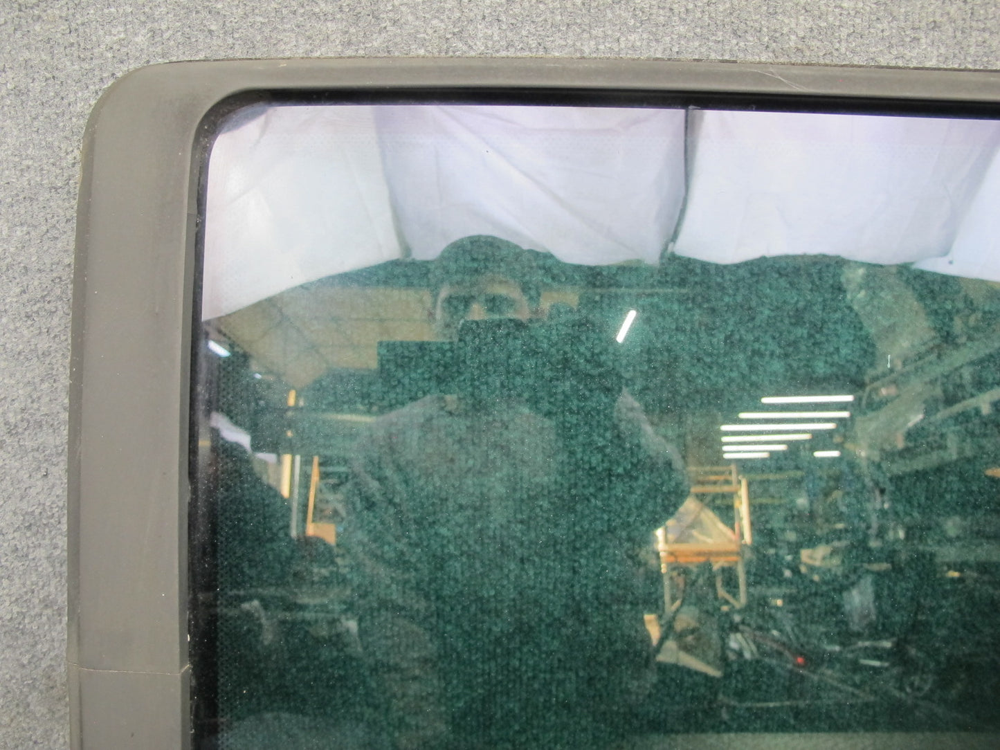 01-03 VW Eurovan T4 Center Middle Right Movable Glass Window OEM