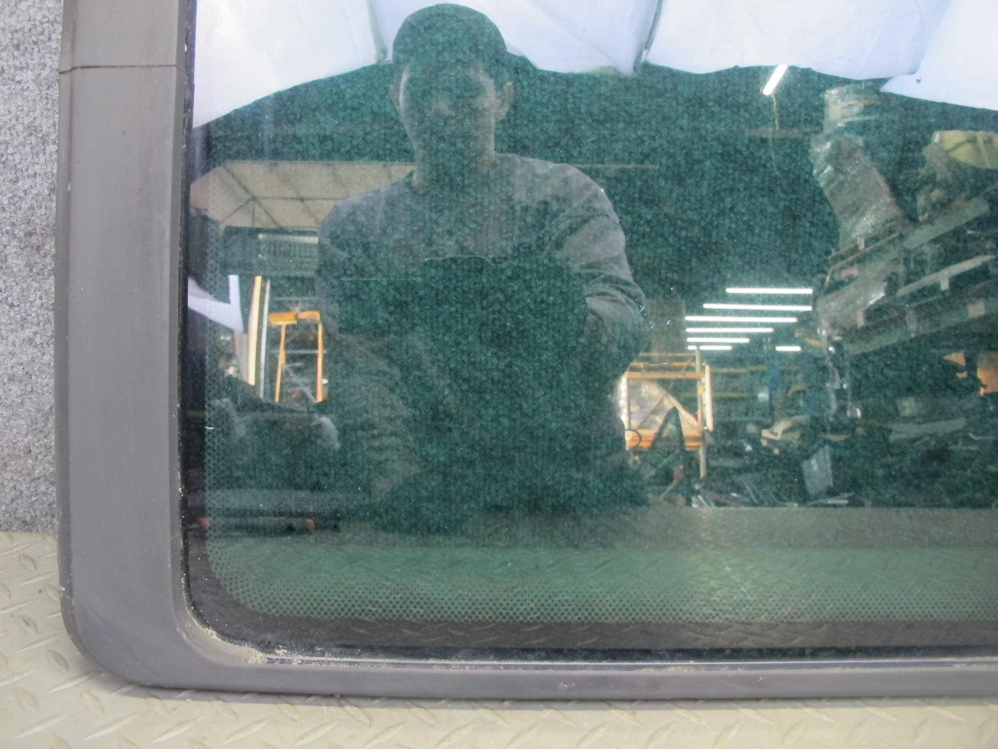 01-03 VW Eurovan T4 Center Middle Right Movable Glass Window OEM