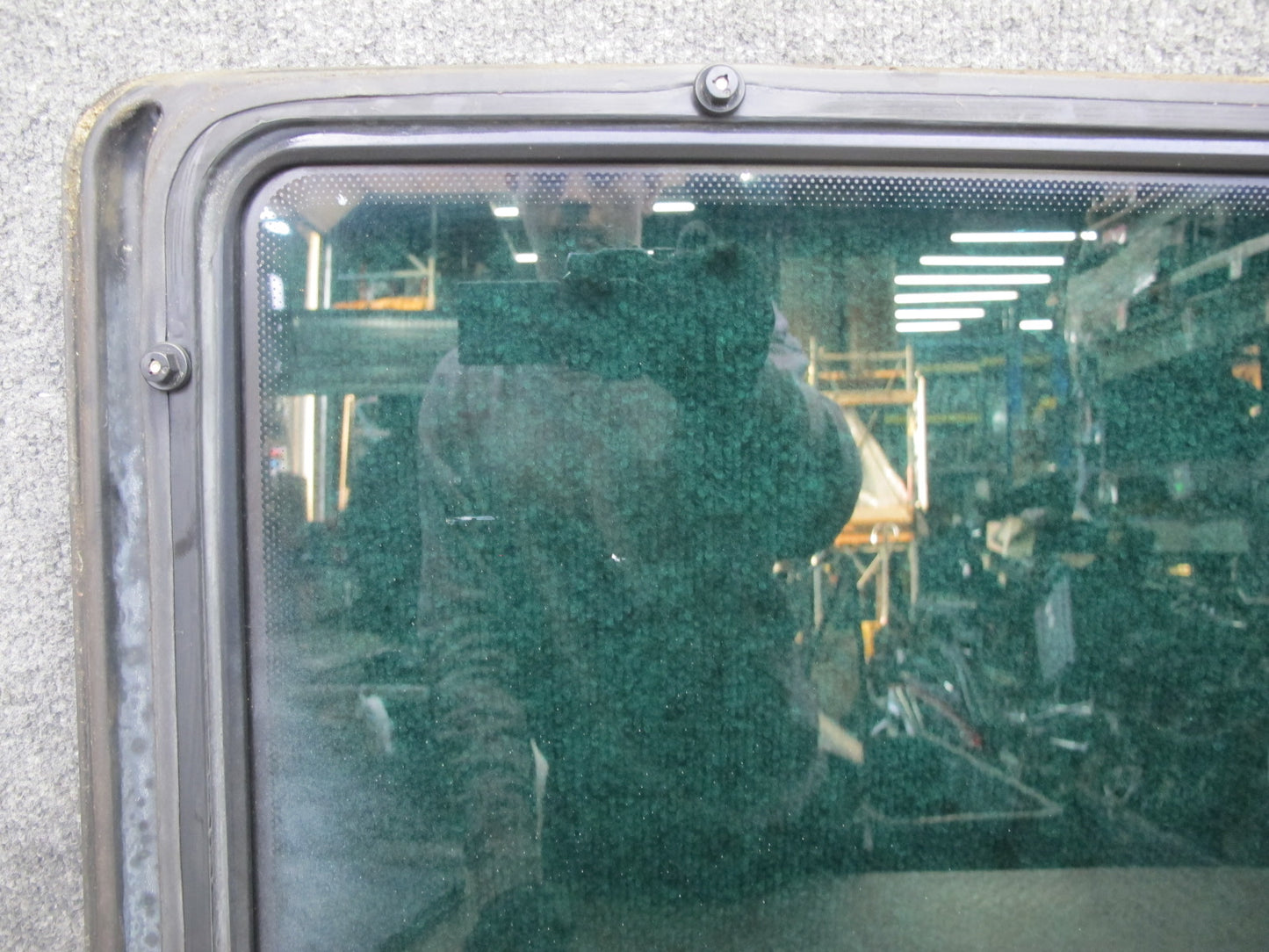 01-03 VW Eurovan T4 Center Middle Right Movable Glass Window OEM