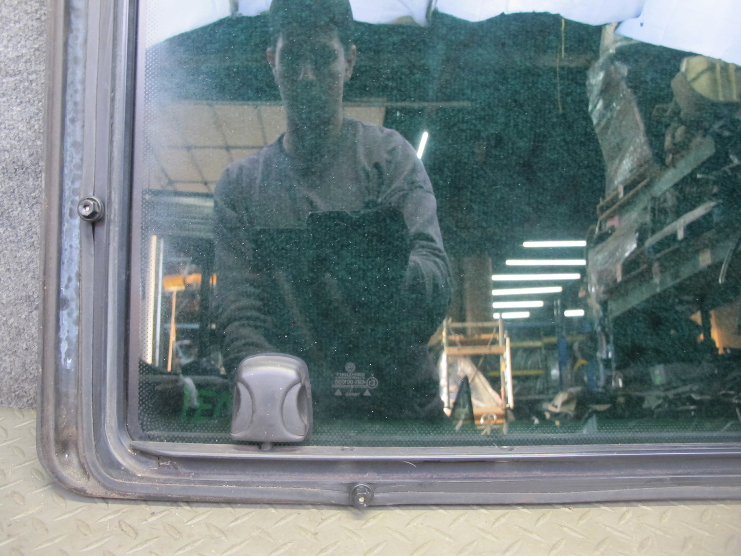 01-03 VW Eurovan T4 Center Middle Right Movable Glass Window OEM