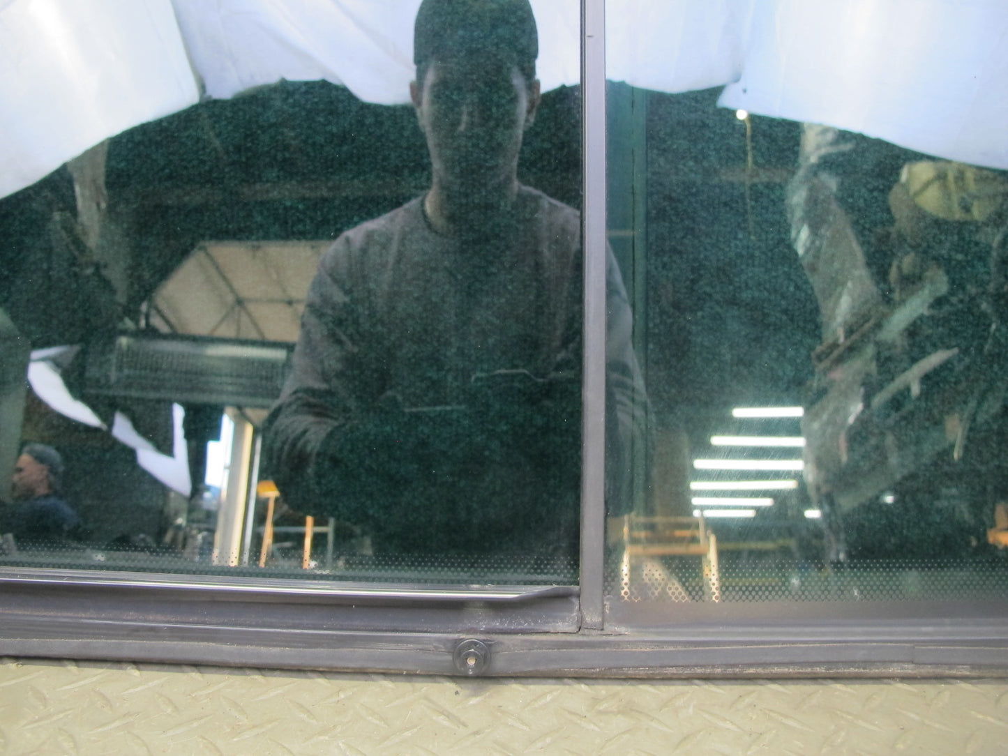 01-03 VW Eurovan T4 Center Middle Right Movable Glass Window OEM