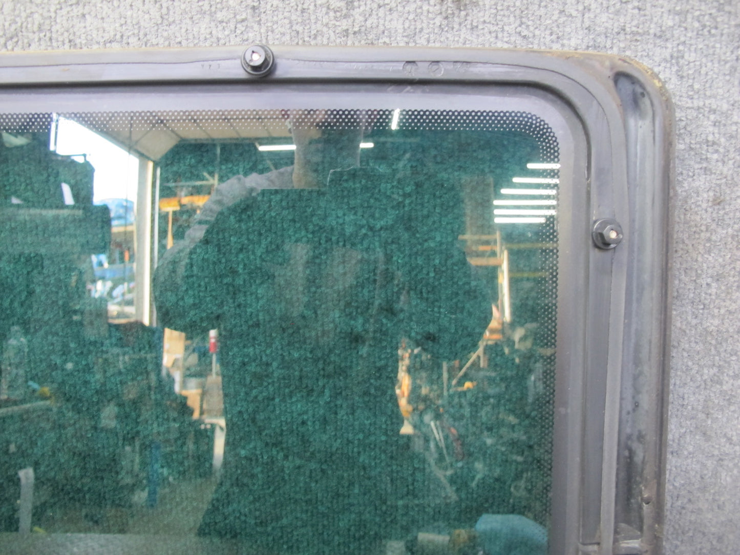 01-03 VW Eurovan T4 Center Middle Right Movable Glass Window OEM