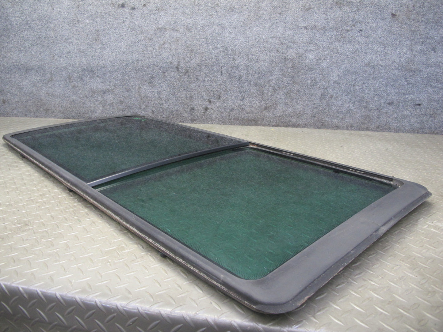 01-03 VW Eurovan T4 Center Middle Right Movable Glass Window OEM