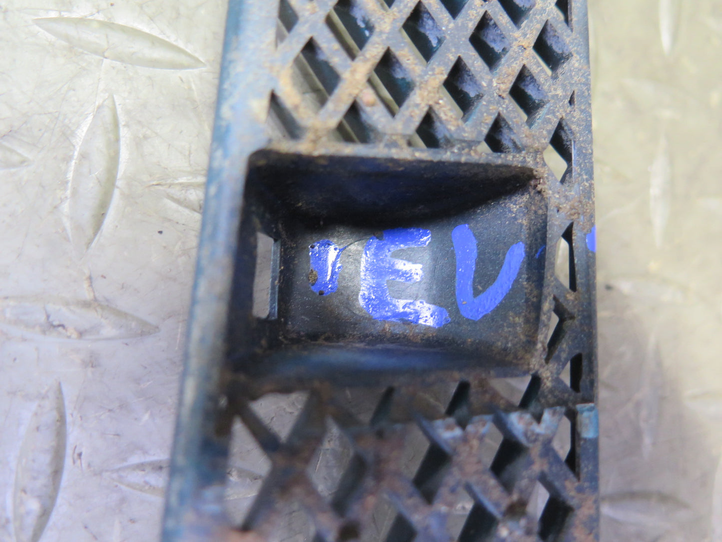 99-03 VW Eurovan T4 Front Windshield Vent Cowl Grille w Washer Nozzle Jets OEM