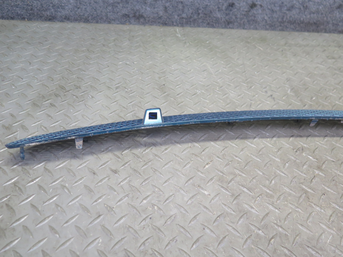 99-03 VW Eurovan T4 Front Windshield Vent Cowl Grille w Washer Nozzle Jets OEM