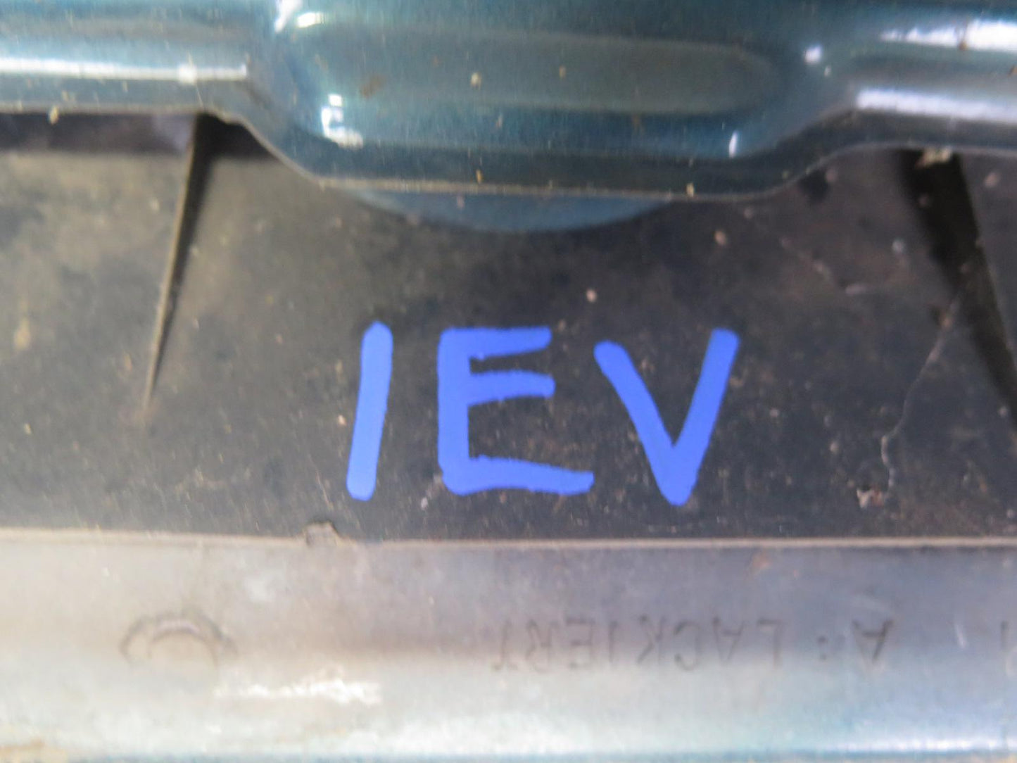 97-03 VW Eurovan T4 Front Radiator Upper Grille w Emblem Green 7D0853651 OEM