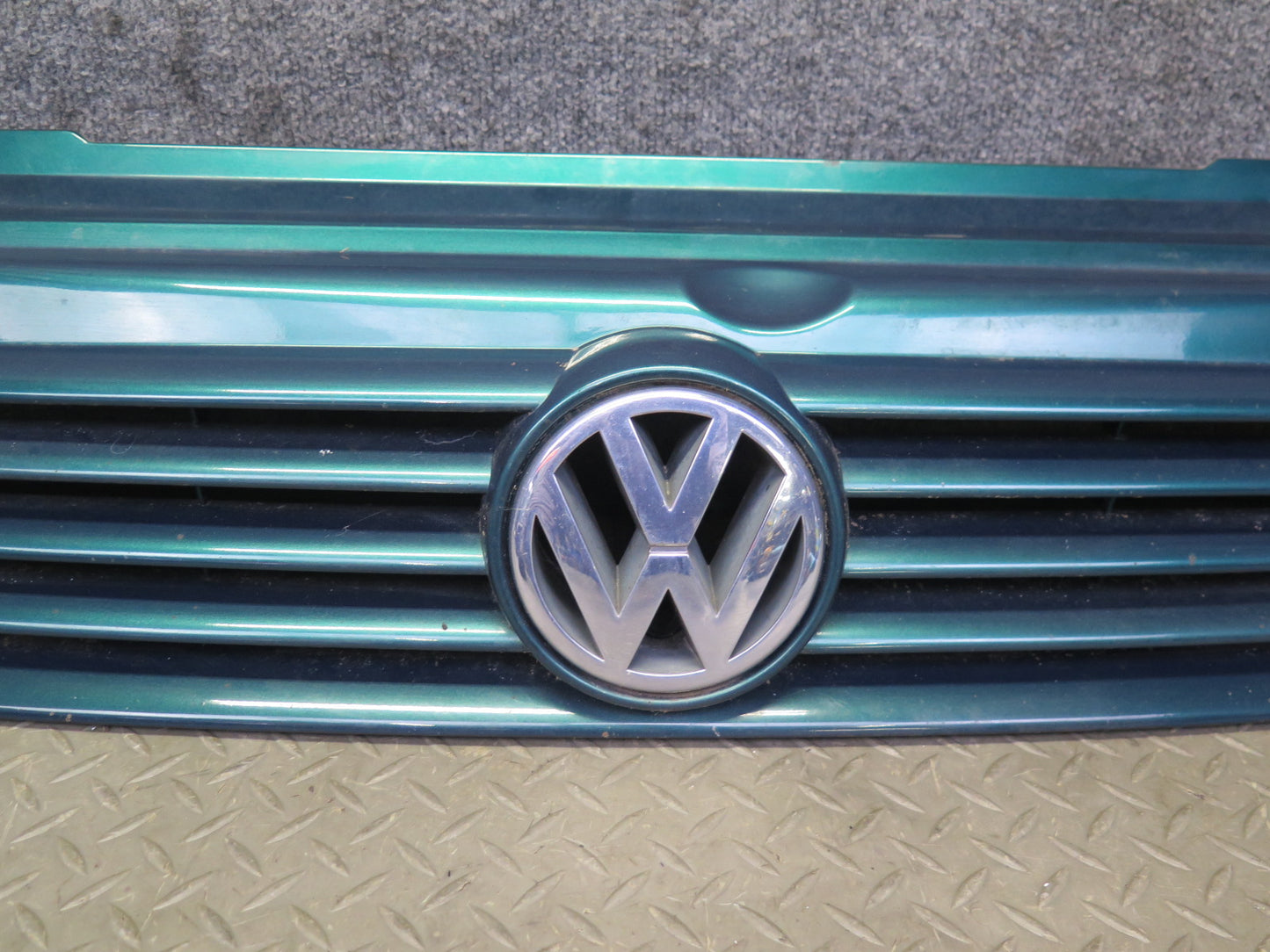 97-03 VW Eurovan T4 Front Radiator Upper Grille w Emblem Green 7D0853651 OEM