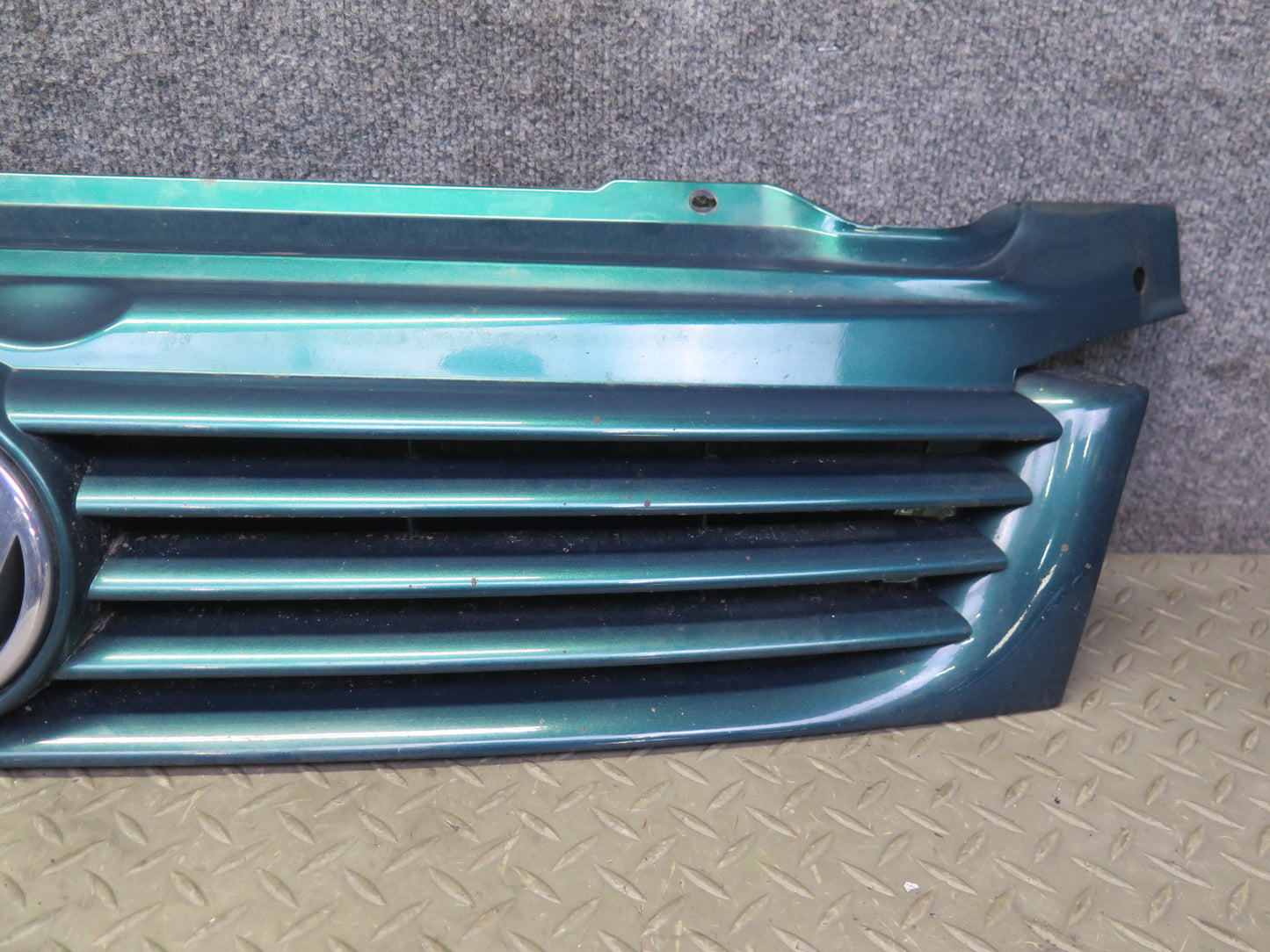 97-03 VW Eurovan T4 Front Radiator Upper Grille w Emblem Green 7D0853651 OEM