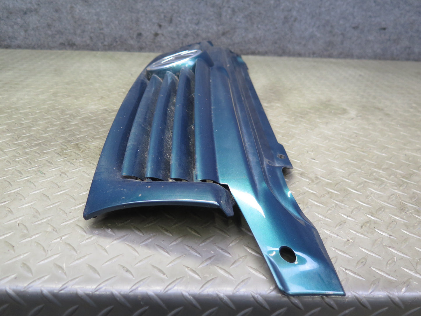 97-03 VW Eurovan T4 Front Radiator Upper Grille w Emblem Green 7D0853651 OEM