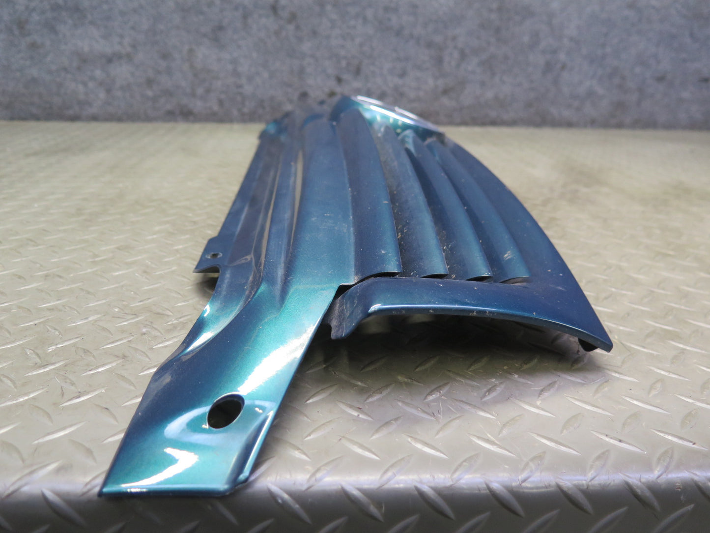 97-03 VW Eurovan T4 Front Radiator Upper Grille w Emblem Green 7D0853651 OEM