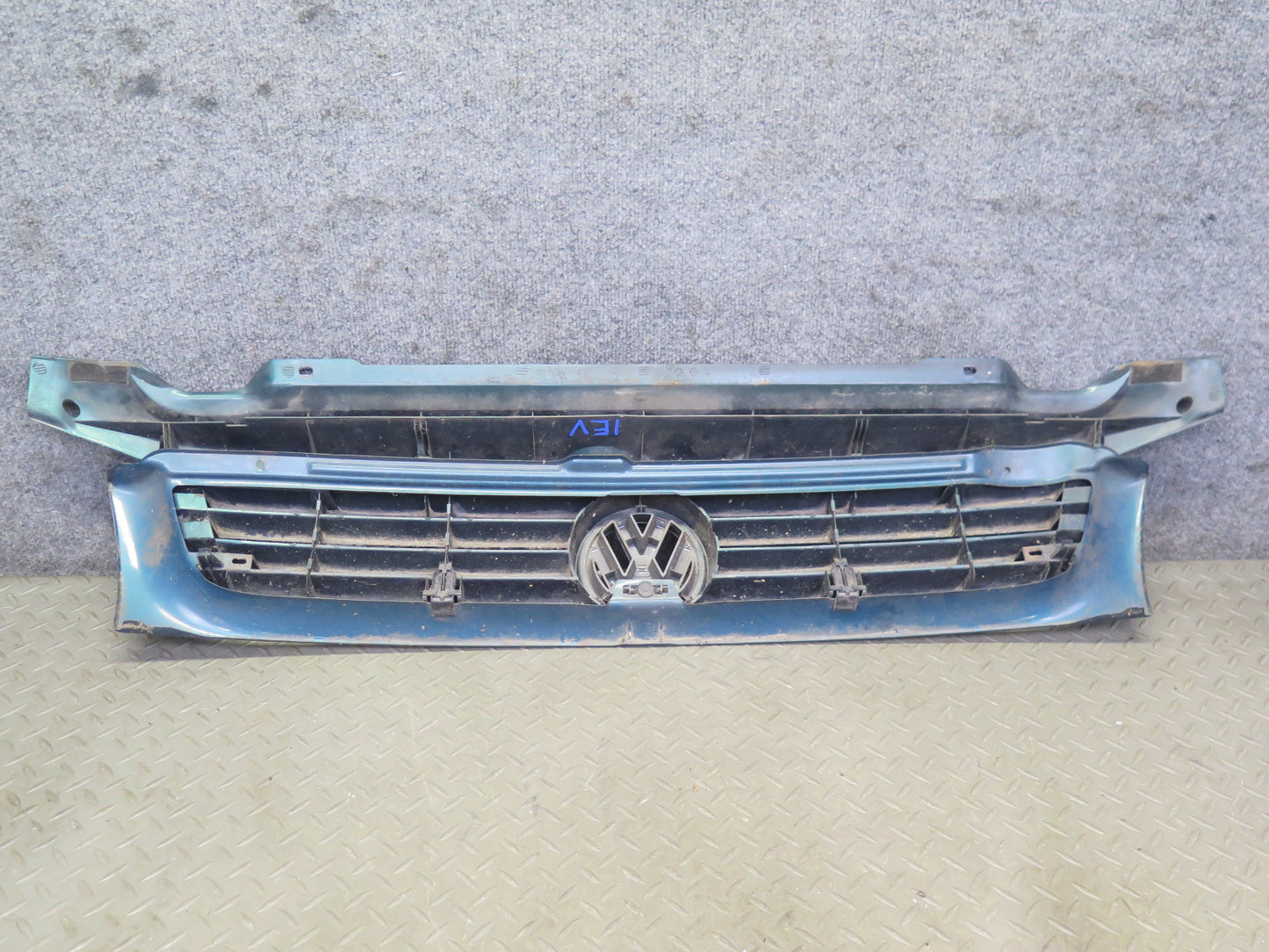 97-03 VW Eurovan T4 Front Radiator Upper Grille w Emblem Green 7D0853651 OEM