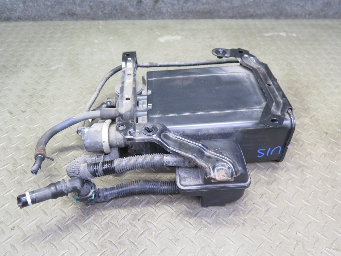 06-13 Lexus IS350 IS250 Fuel Evap Vapor Charcoal Canister w Pump Assy 87K OEM