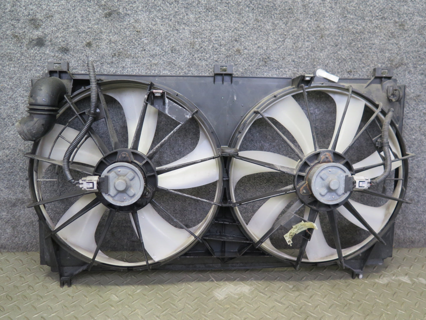 09-12 Lexus IS250 Engine Radiator Cooling Dual Fan Motor w Shroud Assy 87K OEM