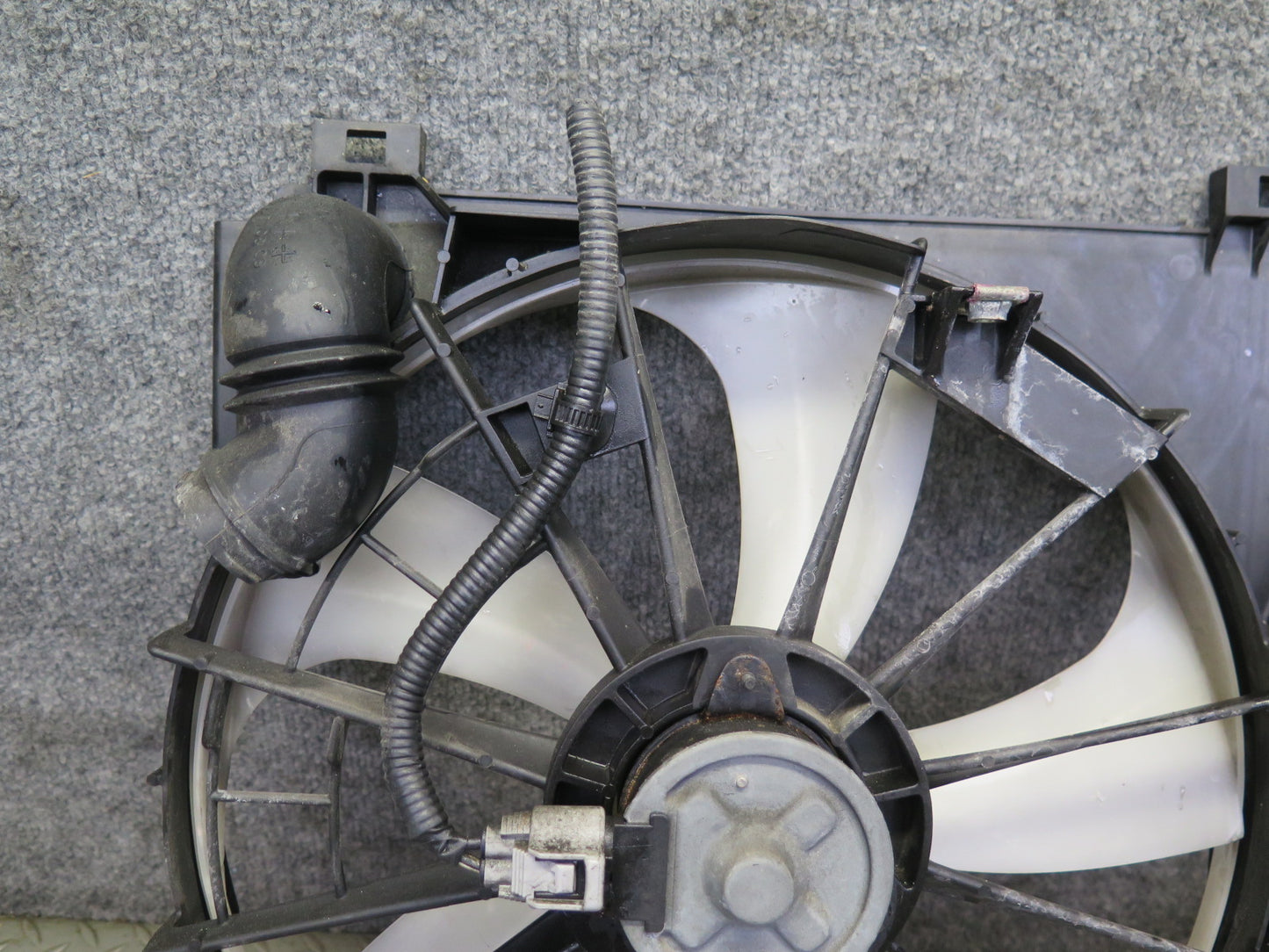 09-12 Lexus IS250 Engine Radiator Cooling Dual Fan Motor w Shroud Assy 87K OEM