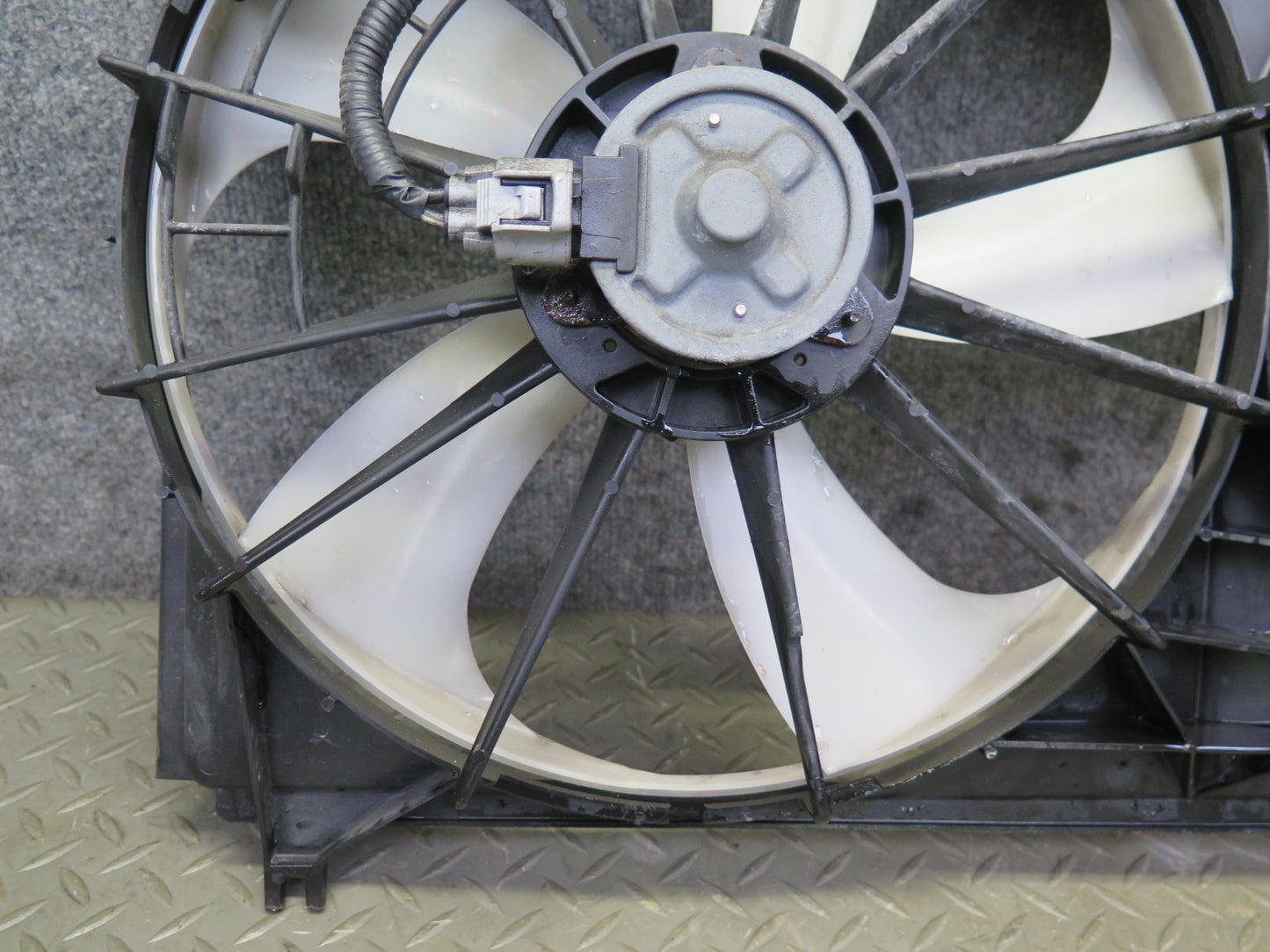 09-12 Lexus IS250 Engine Radiator Cooling Dual Fan Motor w Shroud Assy 87K OEM