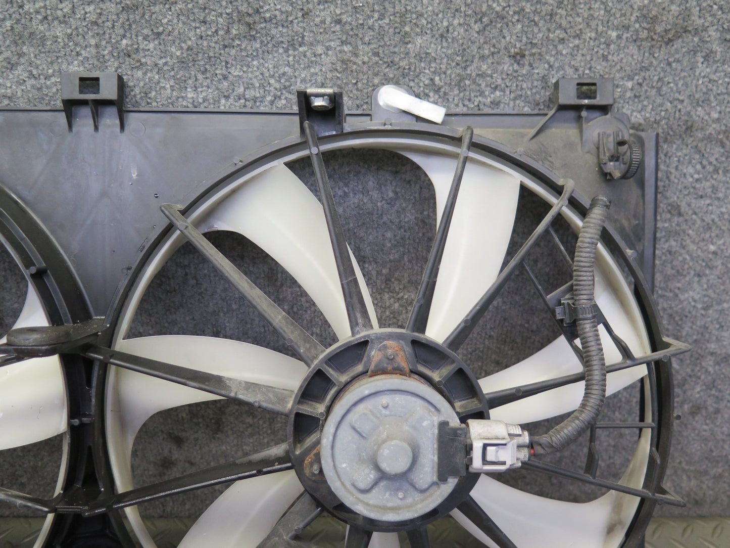 09-12 Lexus IS250 Engine Radiator Cooling Dual Fan Motor w Shroud Assy 87K OEM