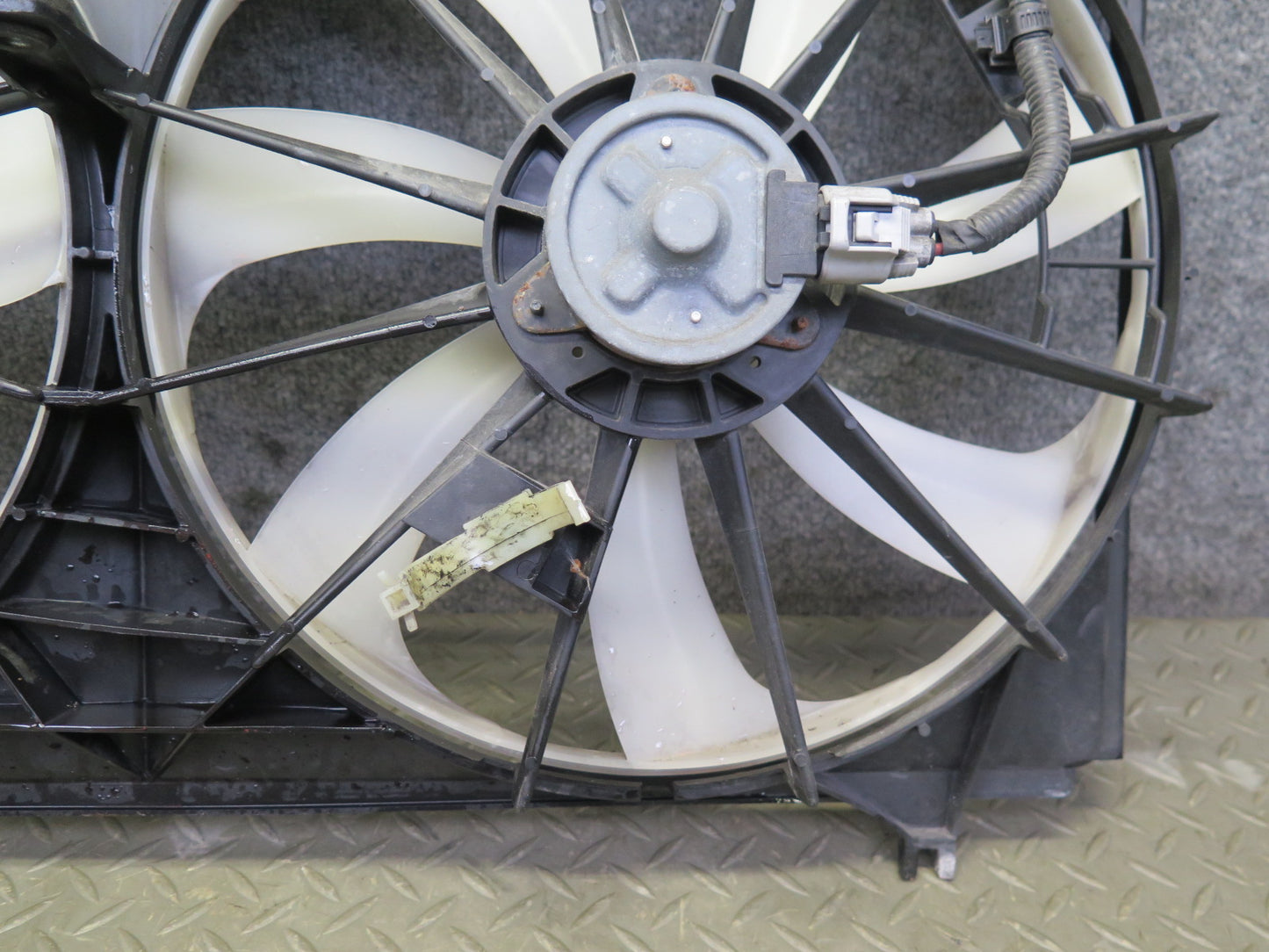 09-12 Lexus IS250 Engine Radiator Cooling Dual Fan Motor w Shroud Assy 87K OEM