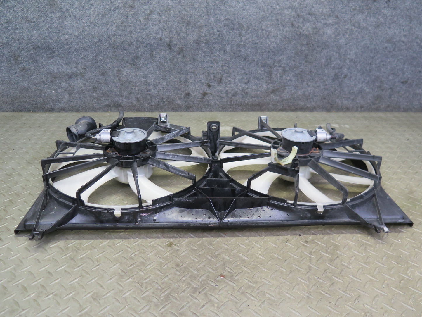 09-12 Lexus IS250 Engine Radiator Cooling Dual Fan Motor w Shroud Assy 87K OEM