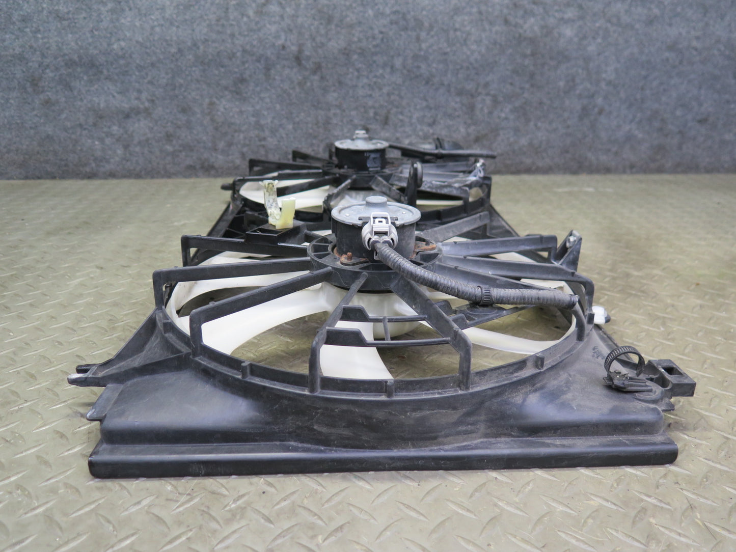 09-12 Lexus IS250 Engine Radiator Cooling Dual Fan Motor w Shroud Assy 87K OEM