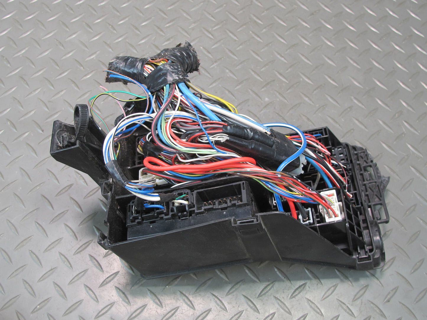 10-11 Lexus IS350 IS250 Convertible Engine Bay Power Fuse Junction Box OEM