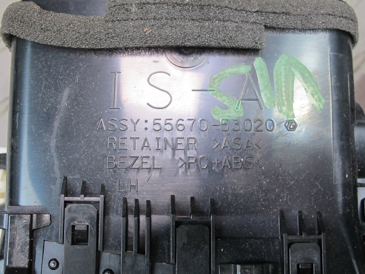 09-10 Lexus GSE20L IS350 IS250 Dash Center Air Vent Grille Black 55670-53020 OEM