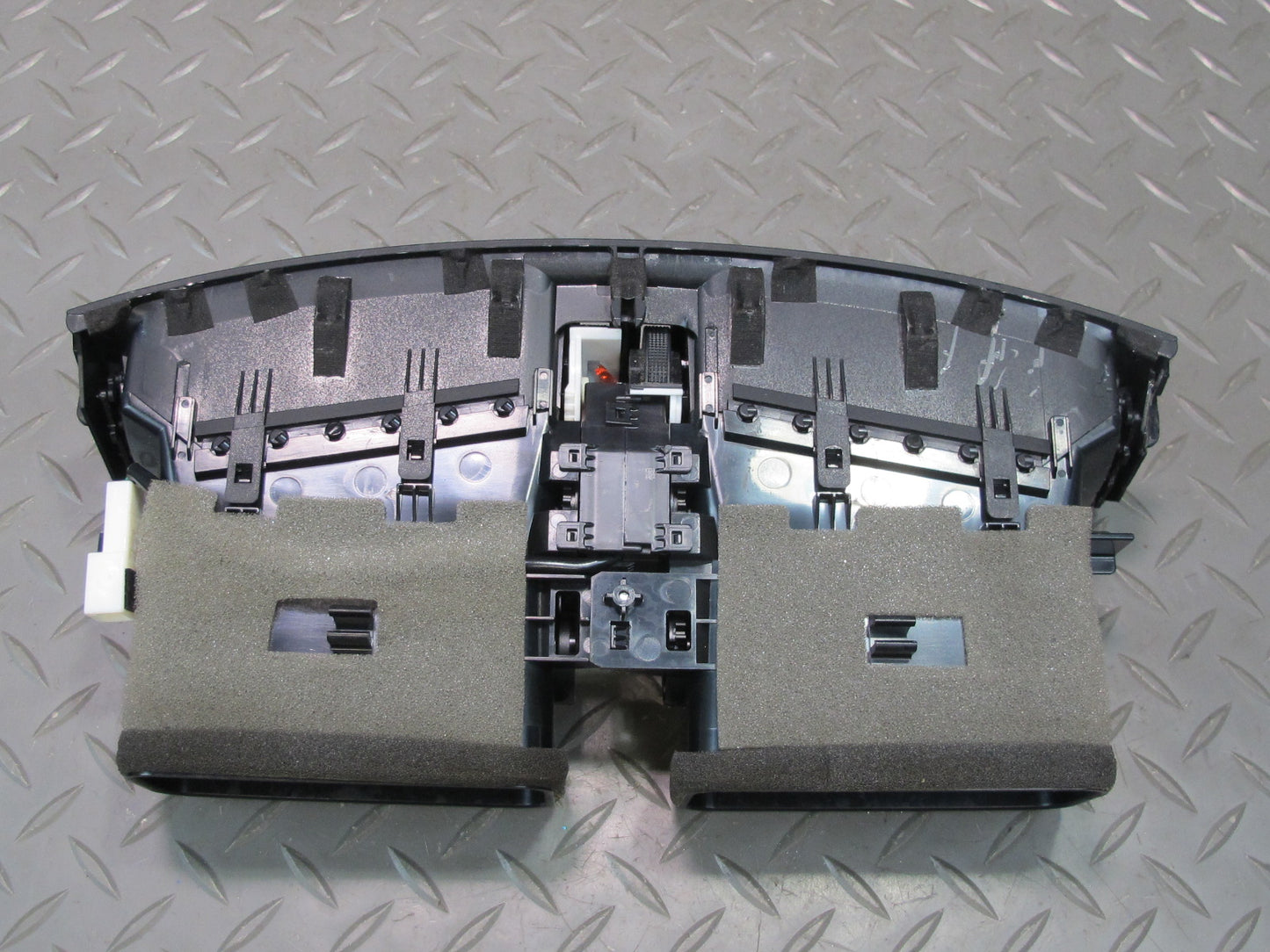 09-10 Lexus GSE20L IS350 IS250 Dash Center Air Vent Grille Black 55670-53020 OEM