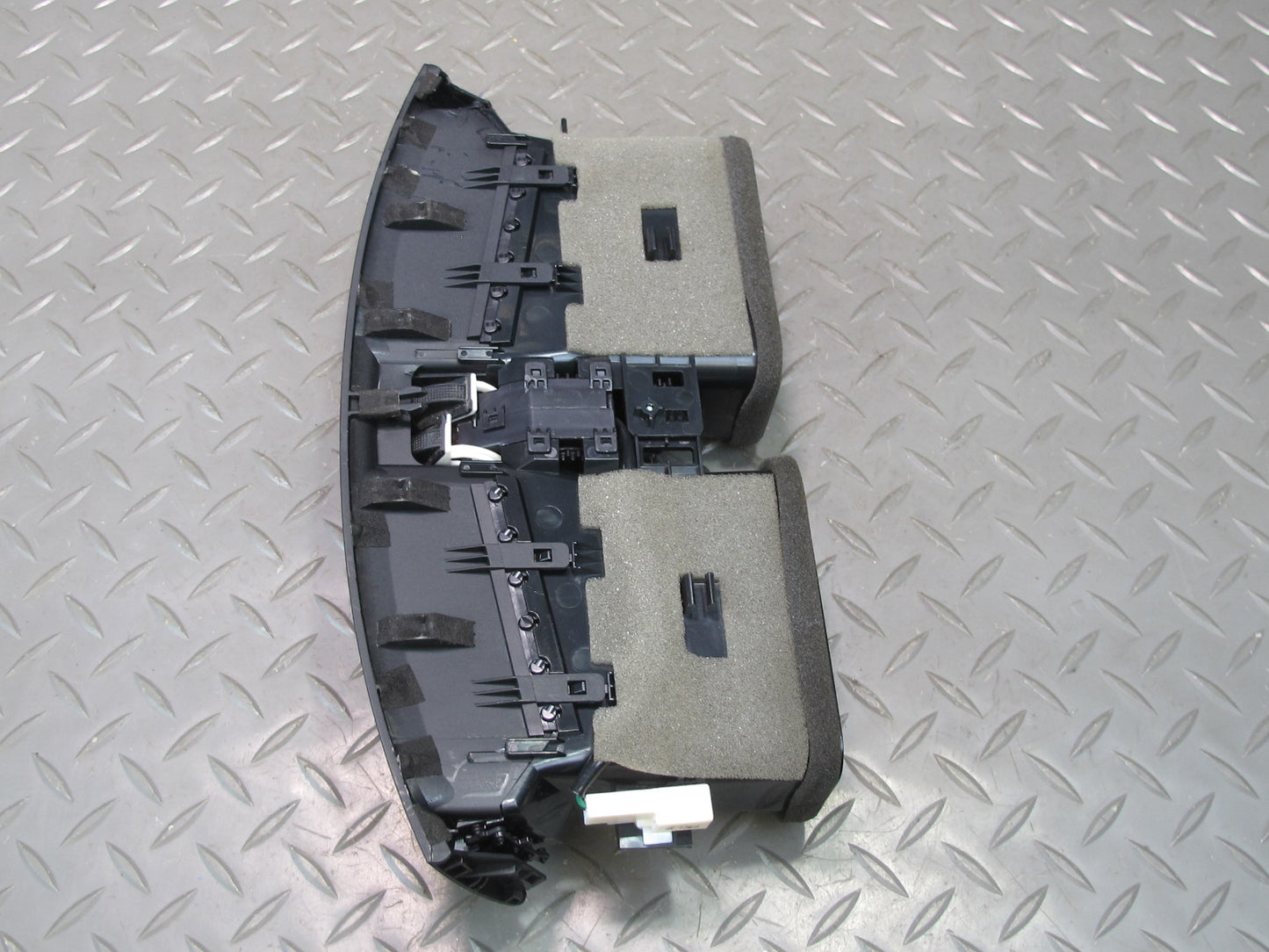 09-10 Lexus GSE20L IS350 IS250 Dash Center Air Vent Grille Black 55670-53020 OEM