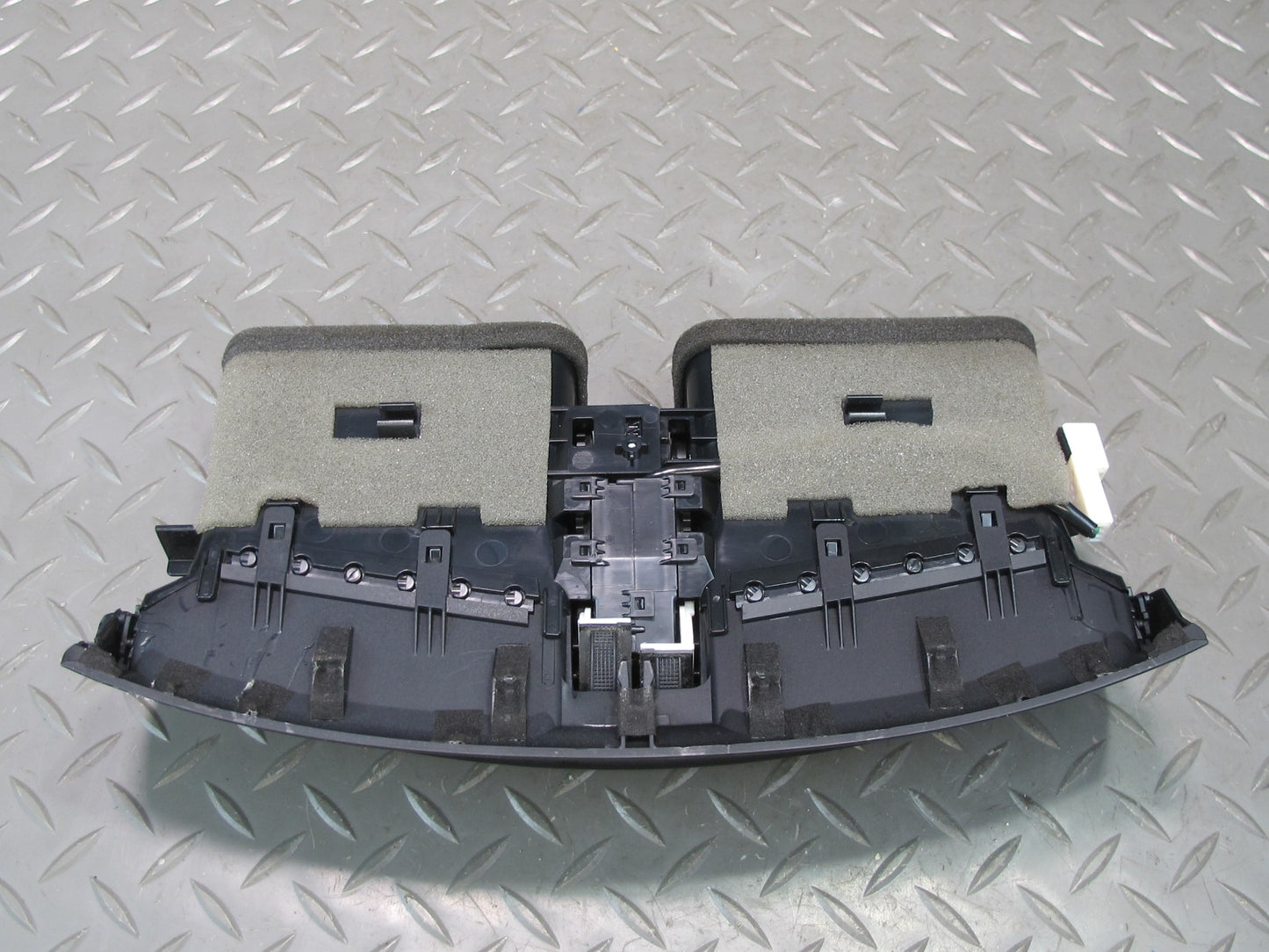 09-10 Lexus GSE20L IS350 IS250 Dash Center Air Vent Grille Black 55670-53020 OEM