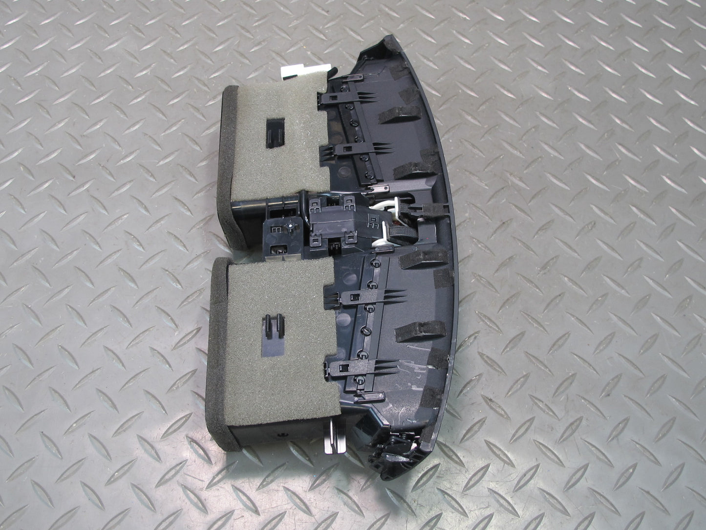 09-10 Lexus GSE20L IS350 IS250 Dash Center Air Vent Grille Black 55670-53020 OEM