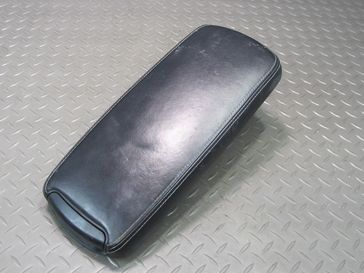 2010 Lexus GSE20L IS350 IS250 Front Center Console Armrest Leather Black OEM