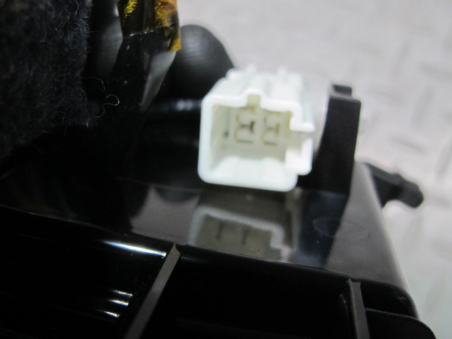 09-10 Lexus IS350 IS250 AT Front Center Console Ashtray Power Outlet Lighter OEM