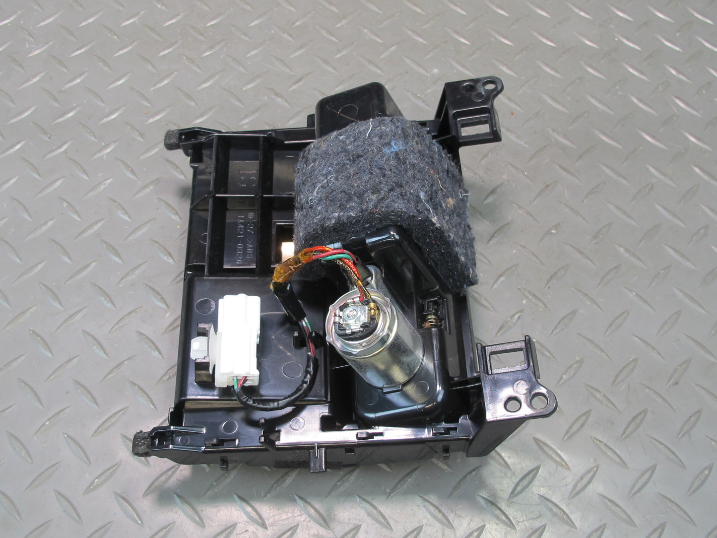 09-10 Lexus IS350 IS250 AT Front Center Console Ashtray Power Outlet Lighter OEM