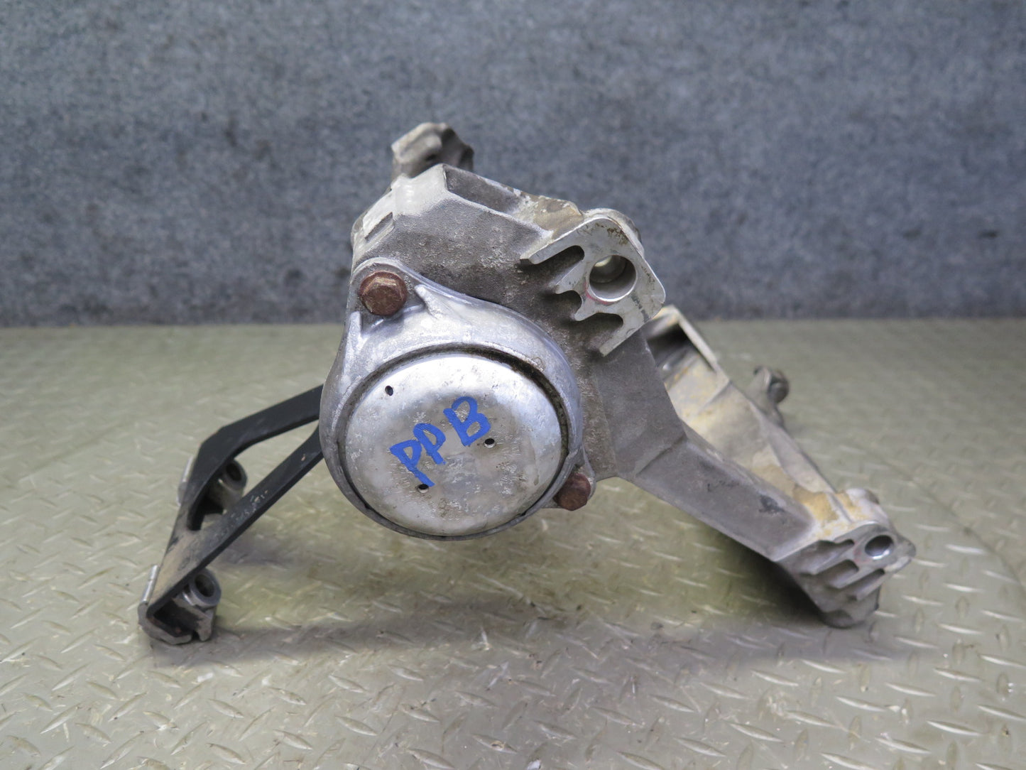 00-04 Porsche Boxster 986 M/T 5 Speed Transmission Subframe Mount Bracket Set