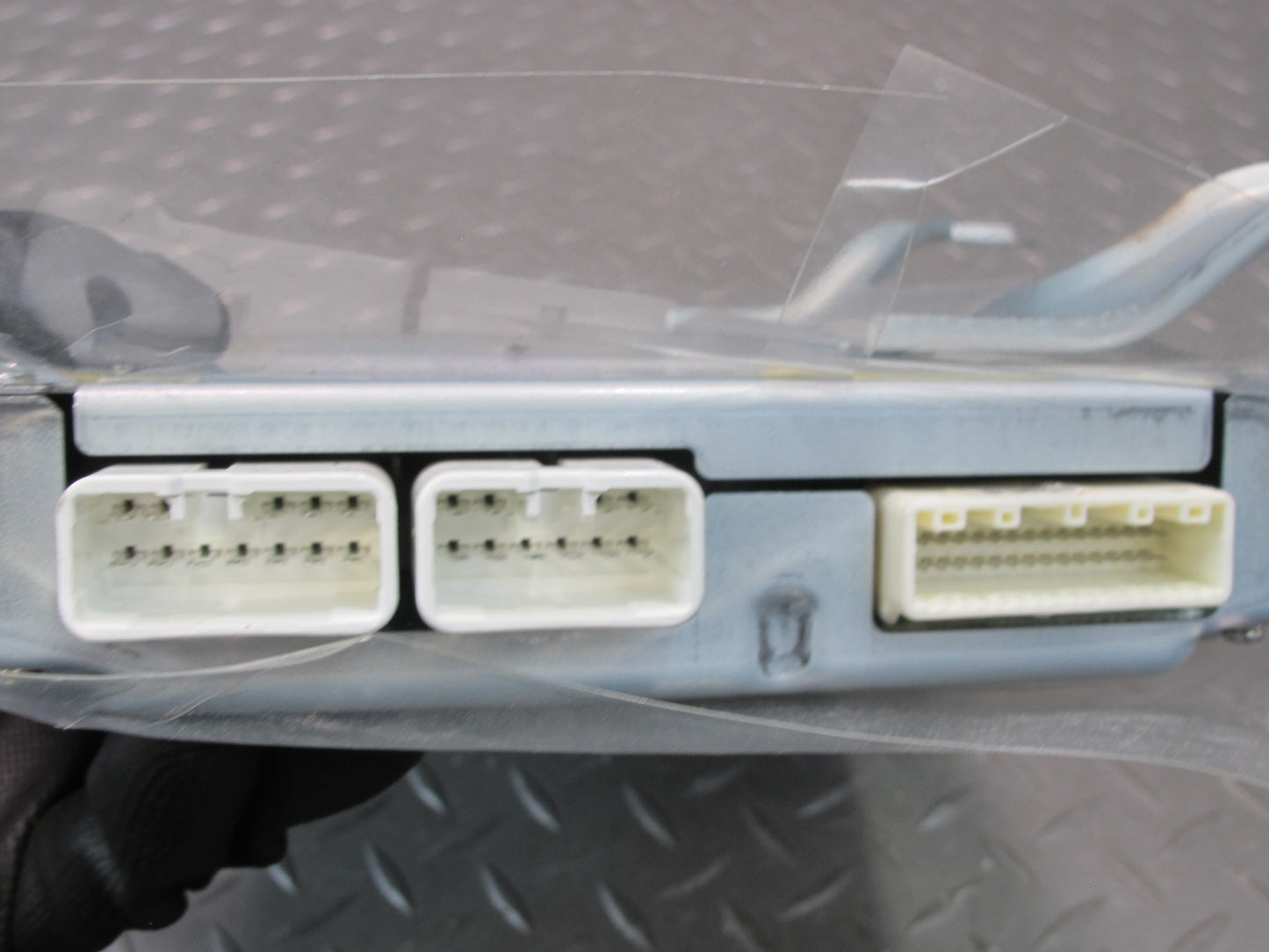 10-13 Lexus IS350 IS250 Convertible TOP Roof Control Module 89720-53010 OEM