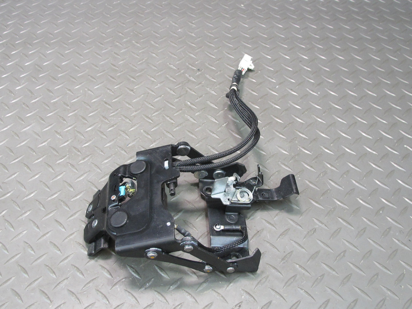 10-13 Lexus IS350 IS250 Convertible Rear Trunk Lid Lock Latch Actuator OEM