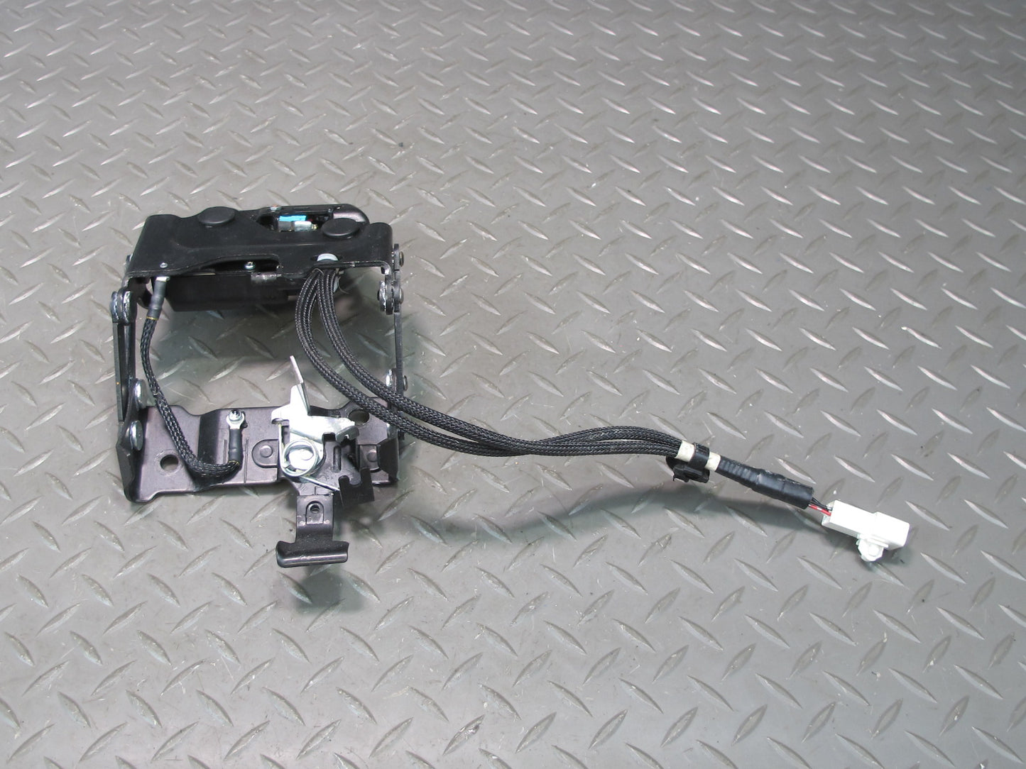 10-13 Lexus IS350 IS250 Convertible Rear Trunk Lid Lock Latch Actuator OEM