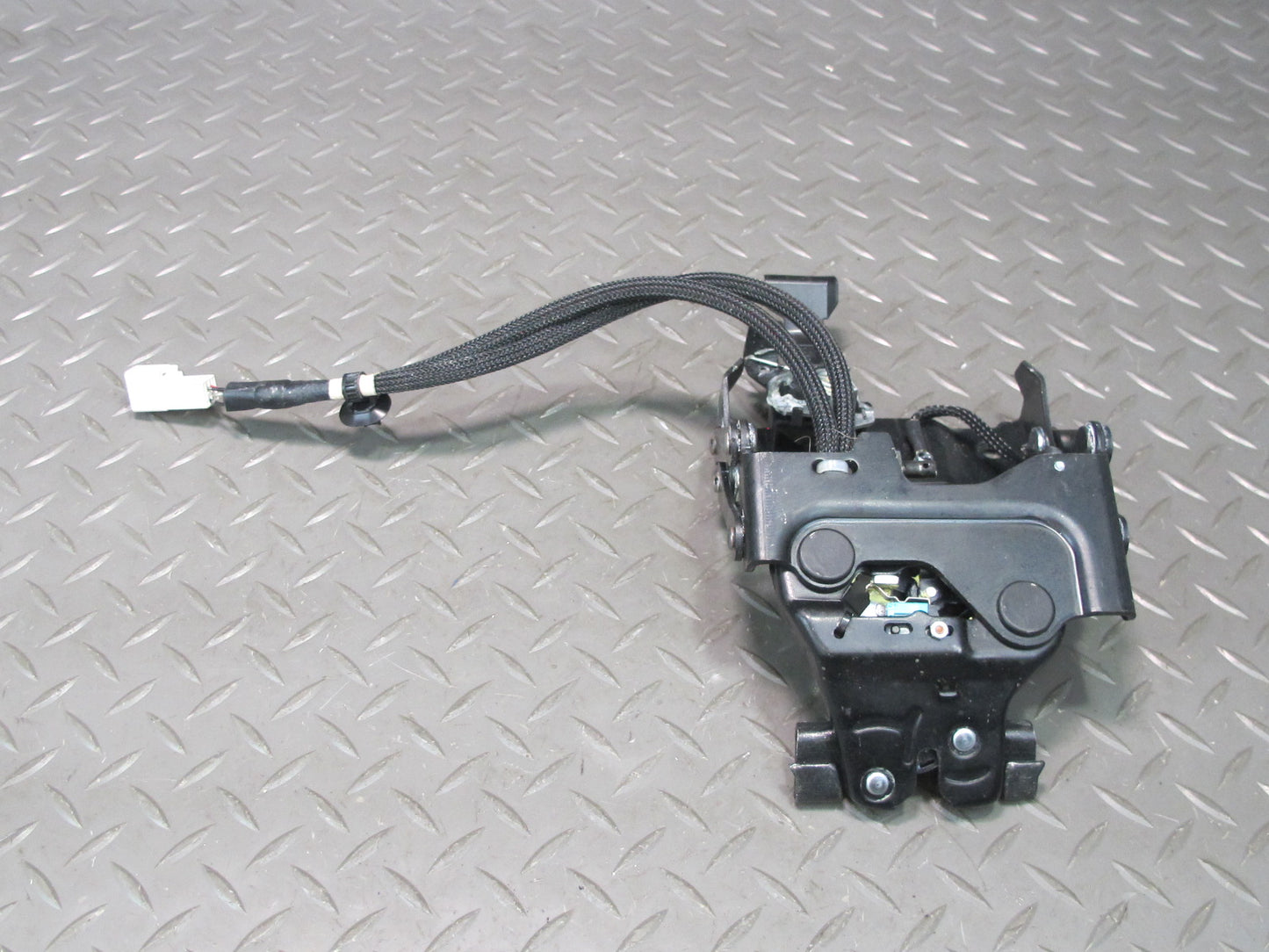 10-13 Lexus IS350 IS250 Convertible Rear Trunk Lid Lock Latch Actuator OEM