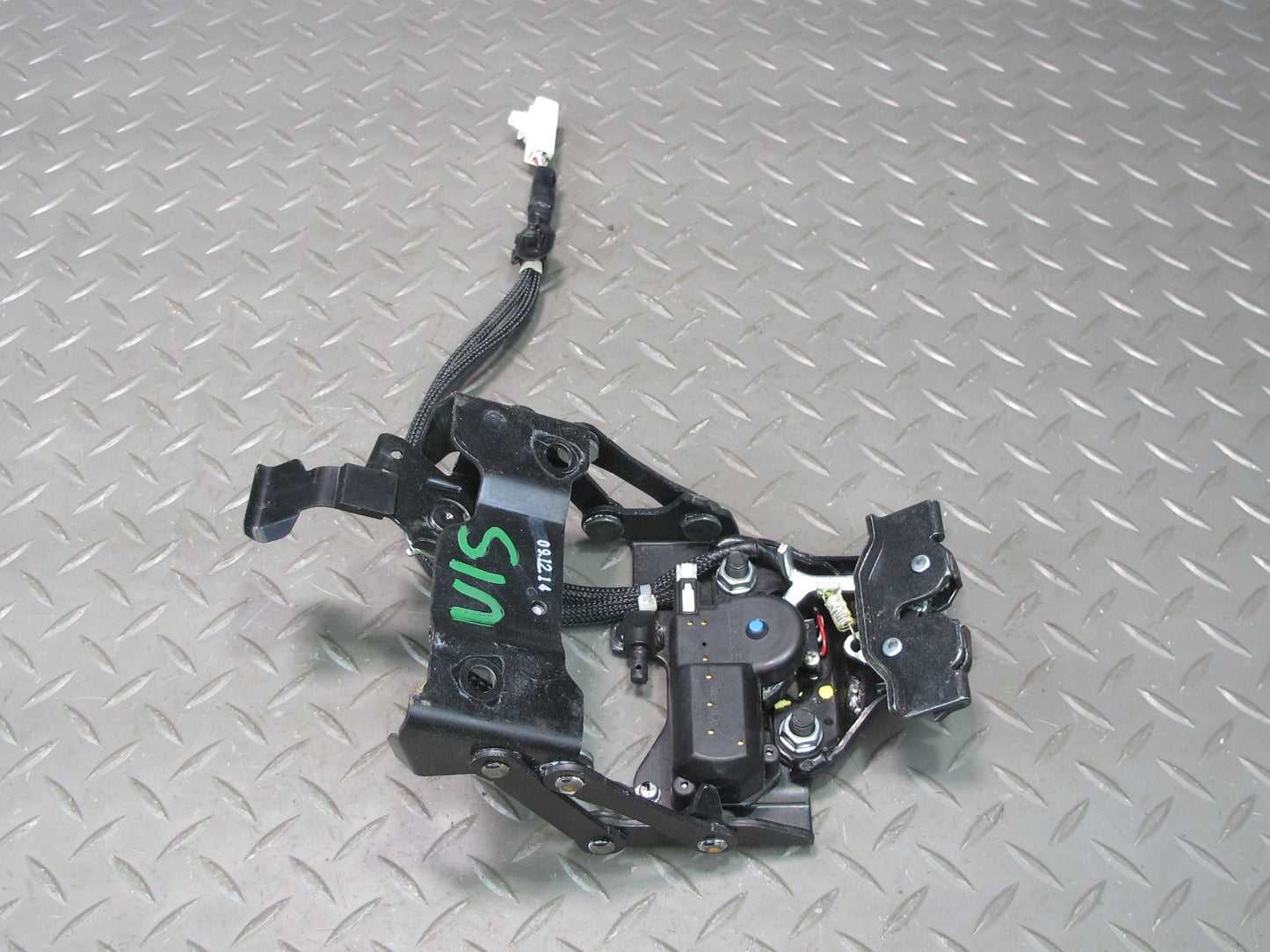 10-13 Lexus IS350 IS250 Convertible Rear Trunk Lid Lock Latch Actuator OEM