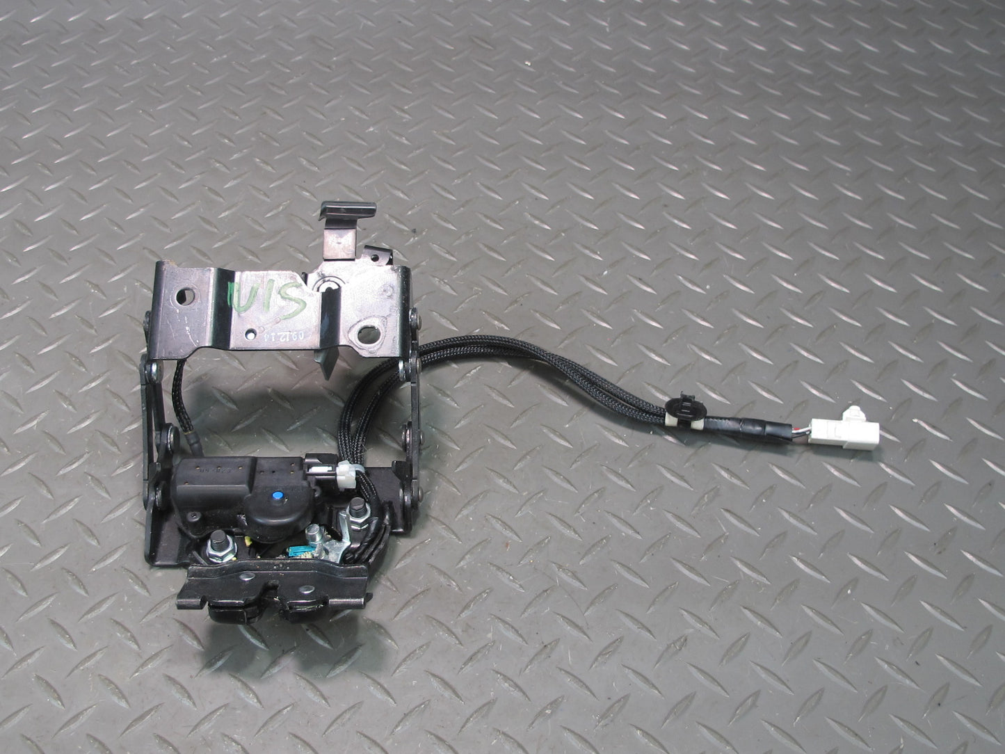 10-13 Lexus IS350 IS250 Convertible Rear Trunk Lid Lock Latch Actuator OEM