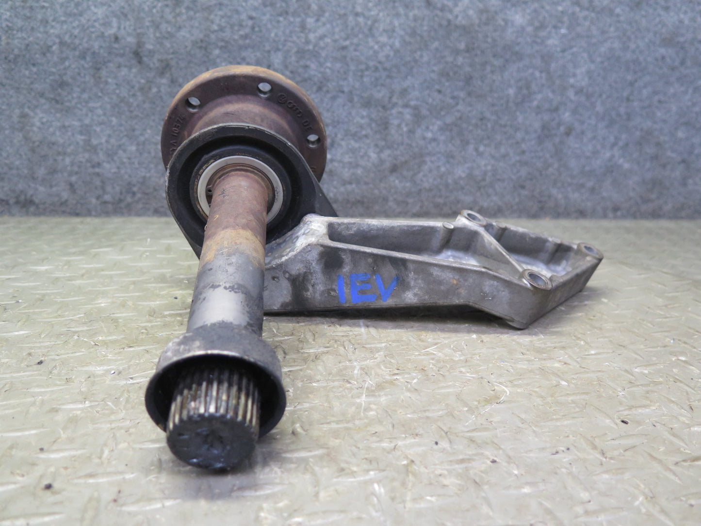 01-03 VW Eurovan T4 Transmission Right Mount Support w Shaft 02G409905B OEM