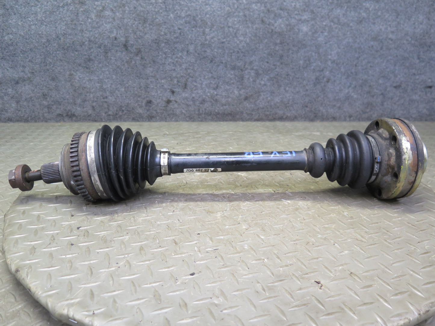 01-03 VW Eurovan T4 2.8L Front Right Suspension Axle Shaft 7D0407271 OEM