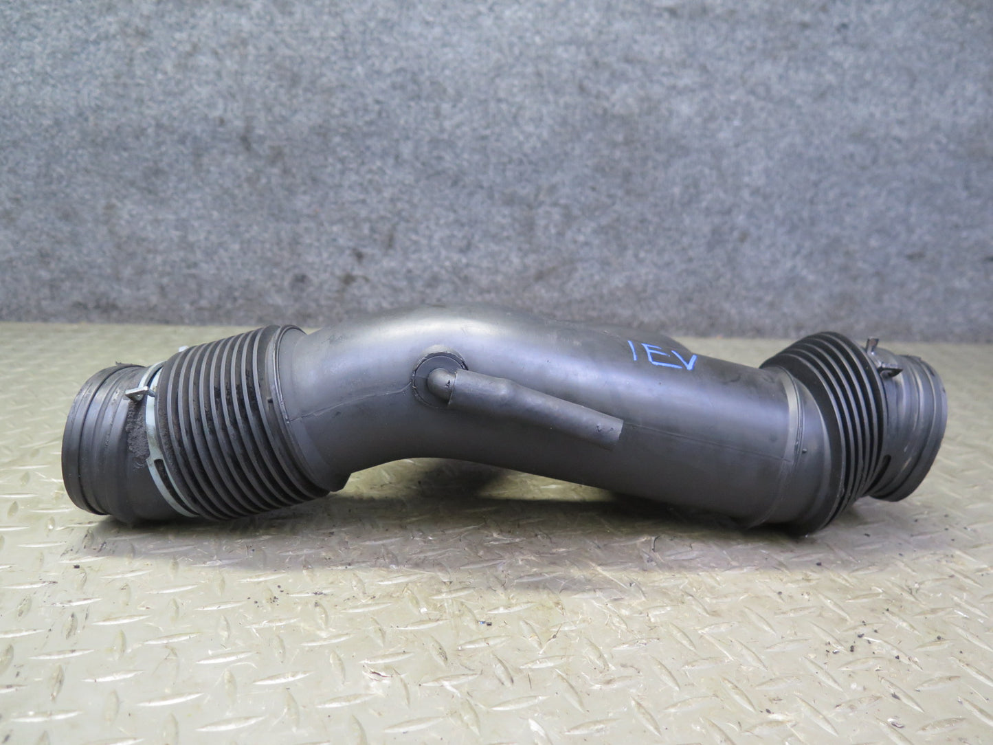 02-03 VW Eurovan T4 2.8 Engine Air Intake Duct Hose Pipe w Sensor 022129627C OEM