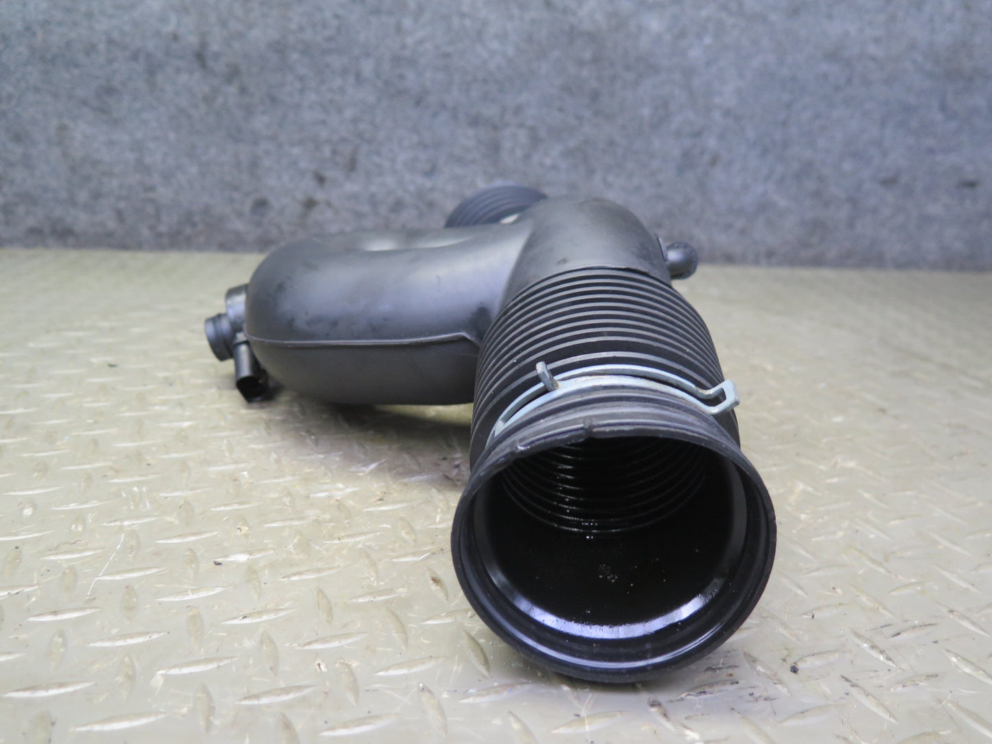 02-03 VW Eurovan T4 2.8 Engine Air Intake Duct Hose Pipe w Sensor 022129627C OEM