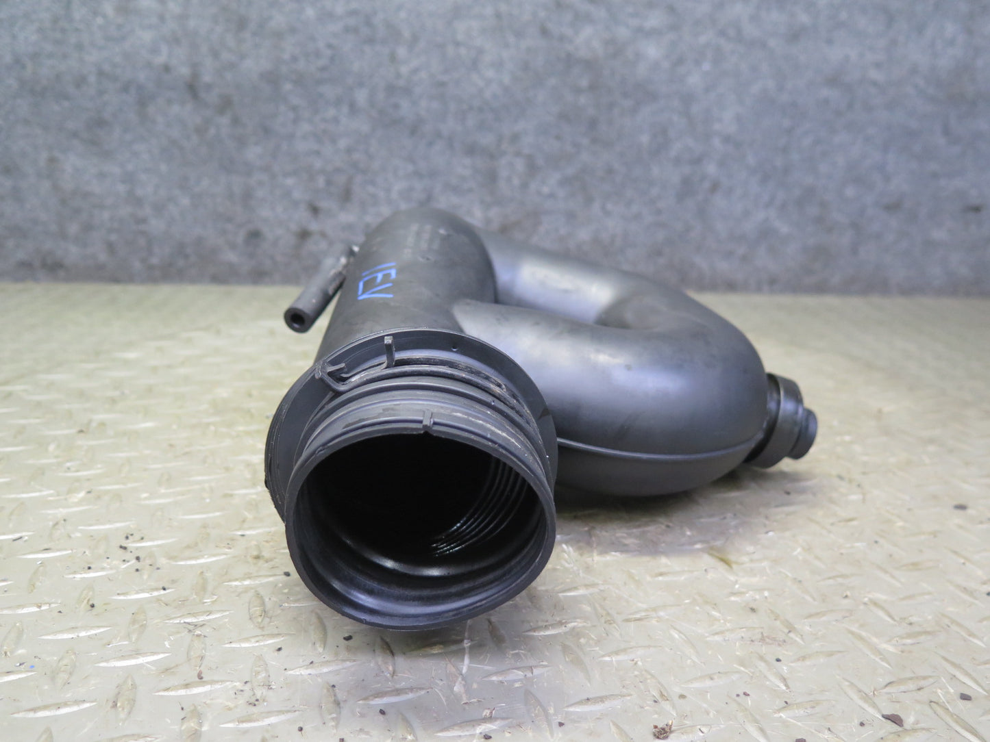 02-03 VW Eurovan T4 2.8 Engine Air Intake Duct Hose Pipe w Sensor 022129627C OEM